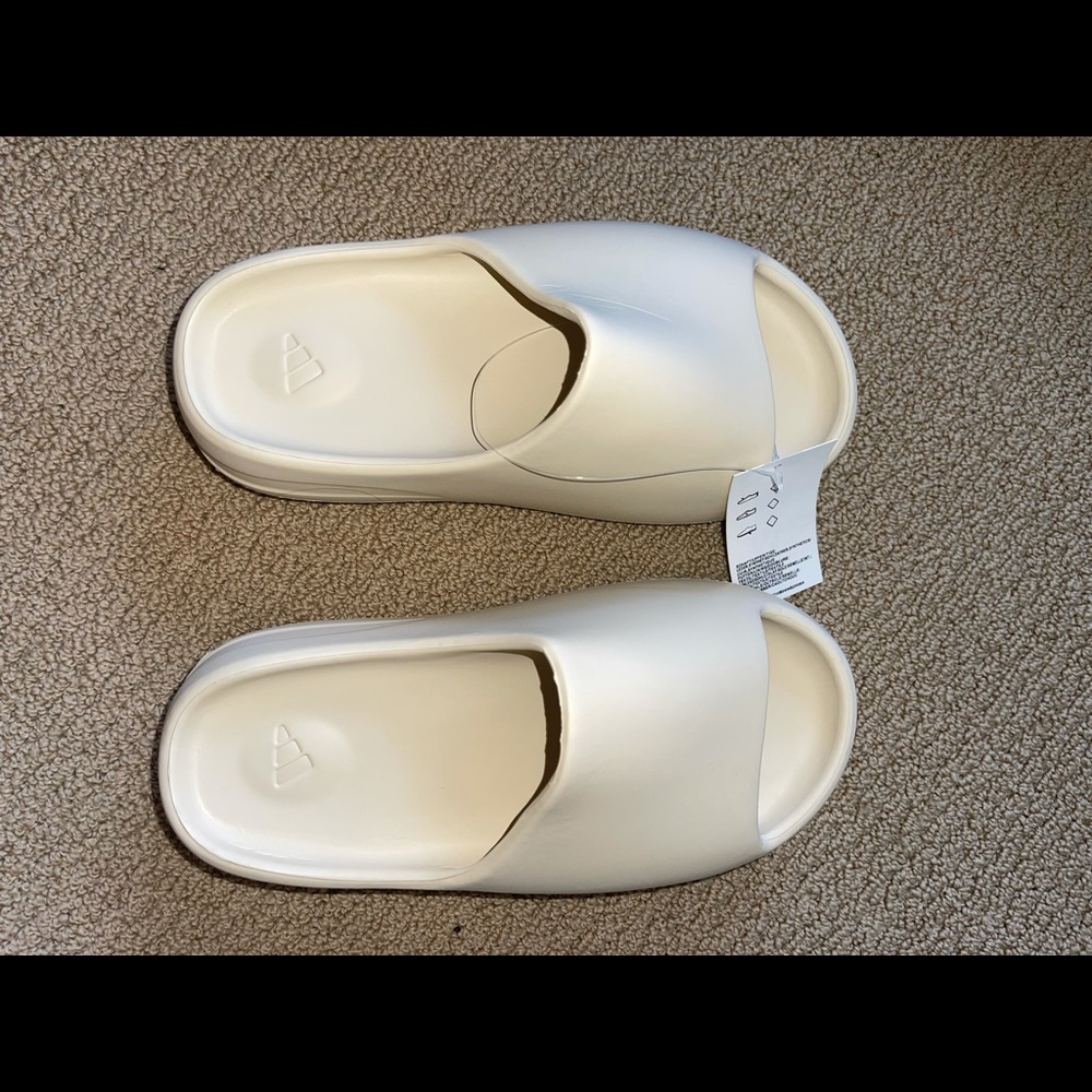 ADIDAS YEEZY SLIDES